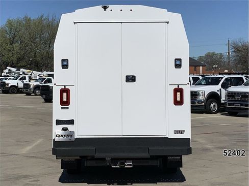 Used 2023 GMC Savana 3500 Cutaway Van w/ Power Convenience Package image 7