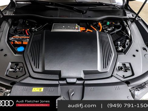 Used 2024 Audi Q8 e-tron Premium Plus w/ Premium Plus Package image 11