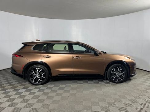 Used 2025 Toyota Crown Signia image 4