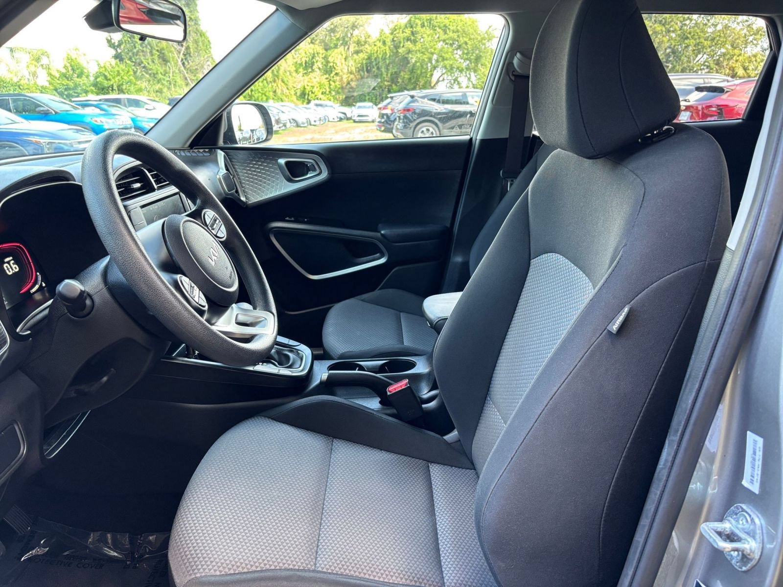 Used 2025 Kia Soul LX w/ LX Technology Package FWD image 26