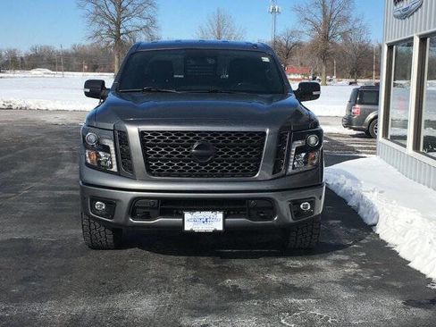 Used 2019 Nissan Titan SL w/ Midnight Edition image 4