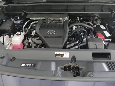 Used 2023 Toyota Highlander XLE AWD/4WD image 32