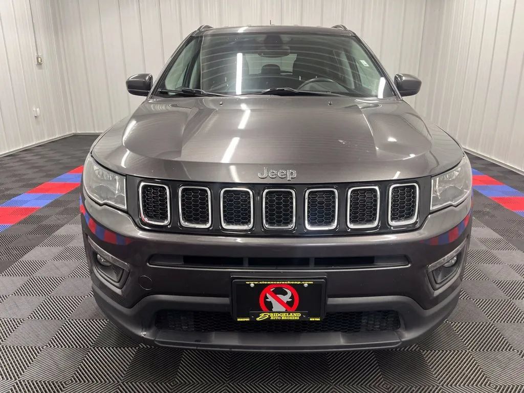 Used 2018 Jeep Compass Latitude w/ Popular Equipment Group AWD/4WD image 9