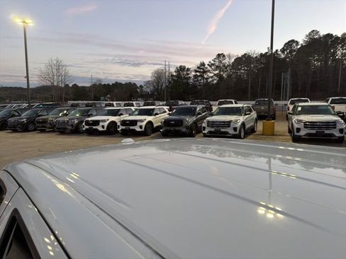 Used 2016 Nissan Frontier SV w/ SV Value Truck Package image 16