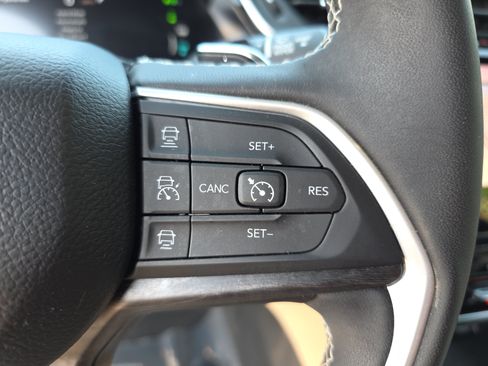 Certified 2023 Jeep Grand Cherokee 4WD 4xe w/ Luxury Tech Group II image 16