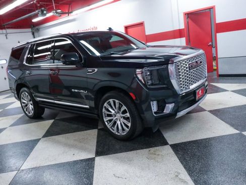 Used 2022 GMC Yukon Denali w/ Denali Premium Package image 3