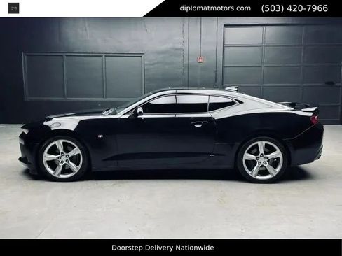 Used 2018 Chevrolet Camaro SS RWD image 4