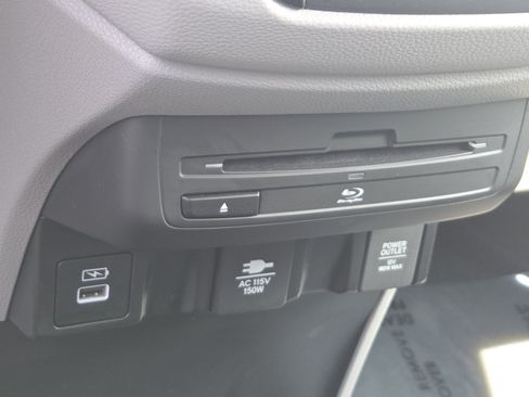 Used 2024 Honda Odyssey Touring image 9