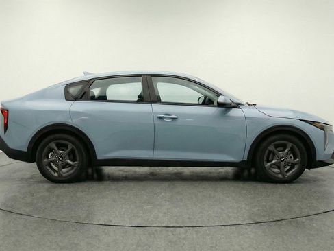 Used 2025 Kia K4 LXS image 11