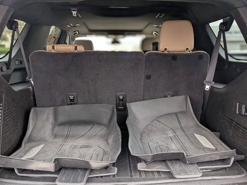 Used 2021 Chevrolet Suburban Premier image 36