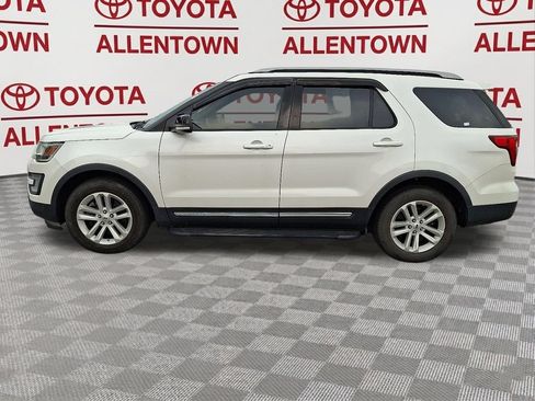 Used 2017 Ford Explorer XLT FWD image 4