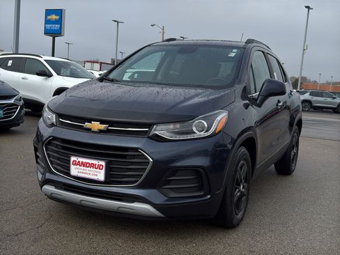 Used 2019 Chevrolet Trax LT w/ Sun & Sound Package image 2