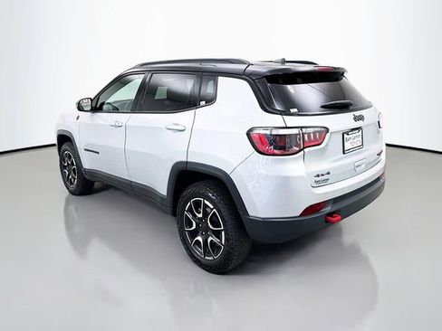 Used 2024 Jeep Compass Trailhawk image 5