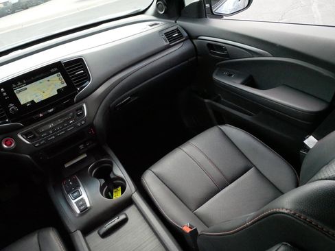 Used 2022 Honda Pilot TrailSport image 11