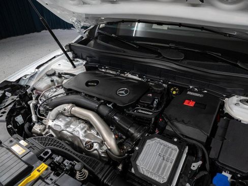 New 2025 Mercedes-Benz GLB 250 image 31