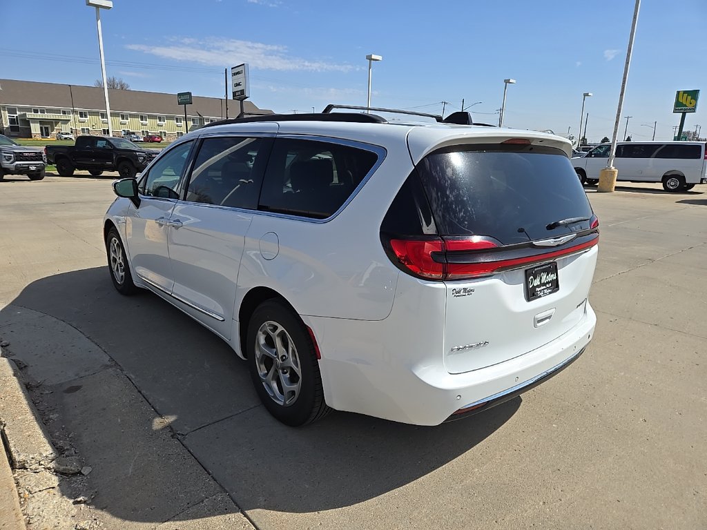 Used 2023 Chrysler Pacifica Limited FWD image 7