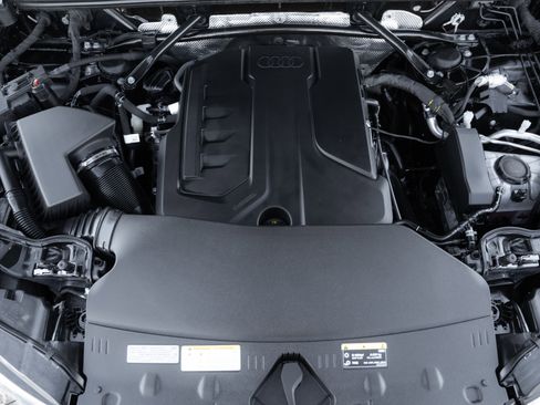 Certified 2025 Audi Q5 Premium w/ Convenience Package image 33