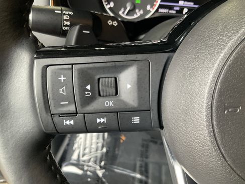 Used 2025 Nissan Pathfinder SL image 32