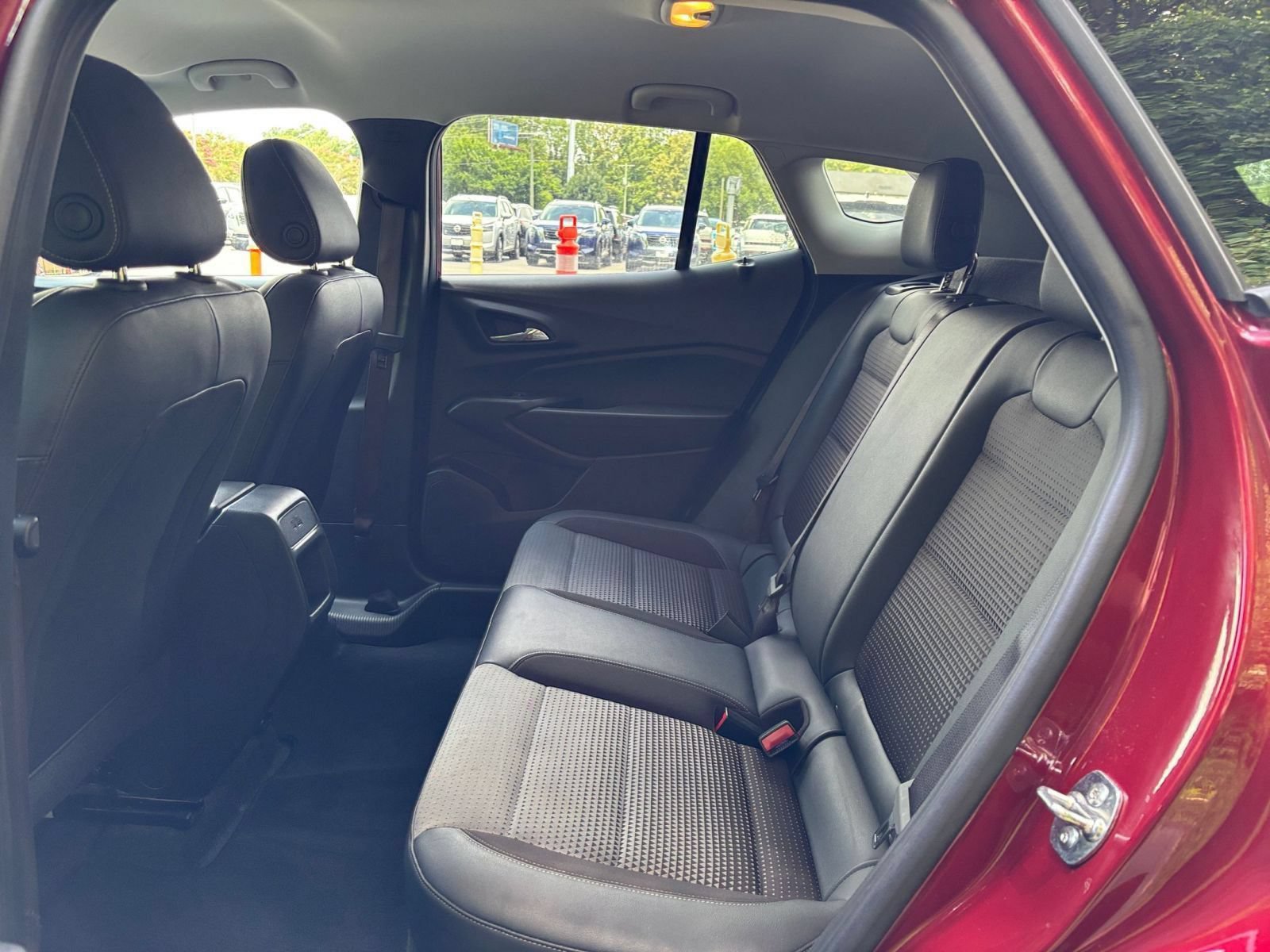 Used 2025 Chevrolet Trax LT FWD image 28
