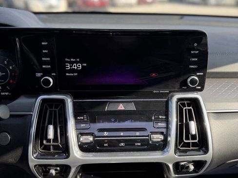 Used 2023 Kia Sorento SX image 16