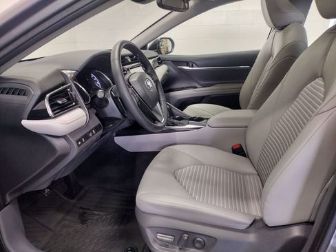 Used 2020 Toyota Camry SE w/ Convenience Package FWD image 21