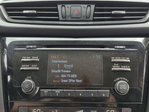 Used 2017 Nissan Rogue SV AWD/4WD image 15