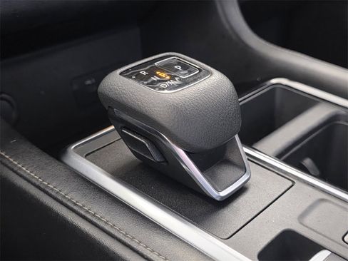 Used 2022 Nissan Pathfinder SV image 22