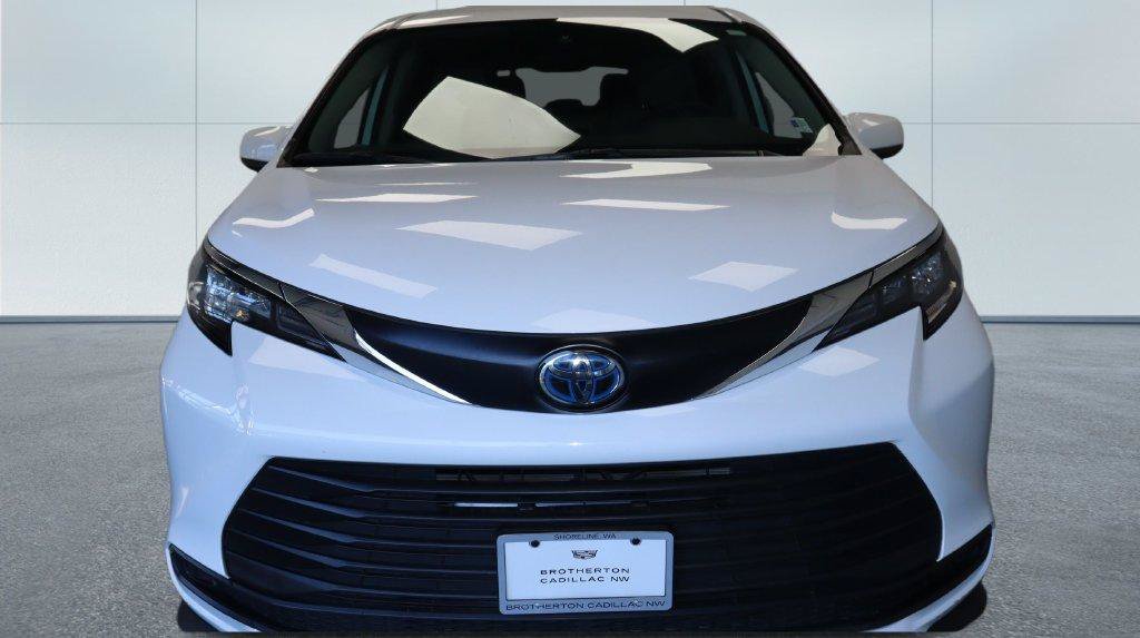 Used 2024 Toyota Sienna LE AWD/4WD image 12