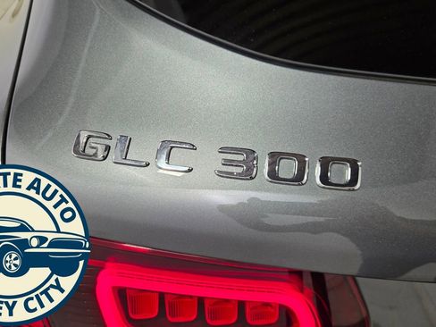 Used 2022 Mercedes-Benz GLC 300 4MATIC image 29