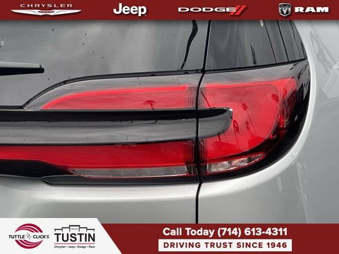 New 2026 Chrysler Pacifica Select FWD image 9