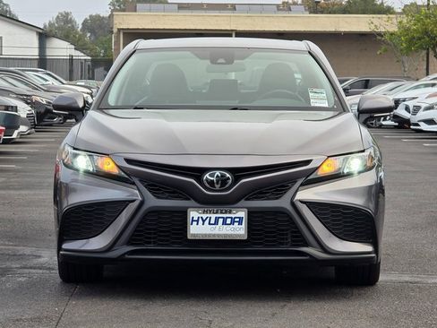 Used 2024 Toyota Camry SE image 3