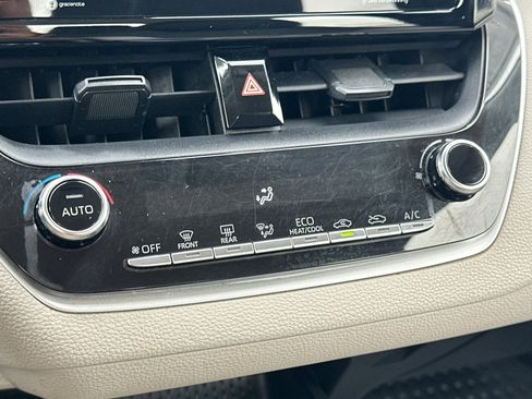 Used 2022 Toyota Corolla LE image 25