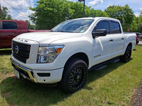 Used 2021 Nissan Titan SV w/ SV Convenience Package AWD/4WD image 3