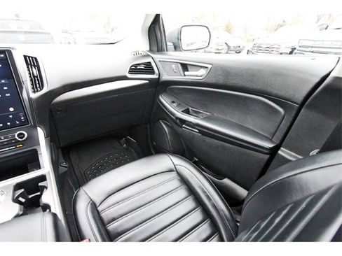 Used 2023 Ford Edge SEL image 9