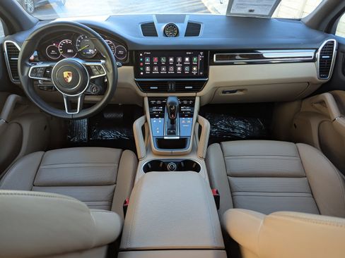 Certified 2022 Porsche Cayenne E-Hybrid image 17