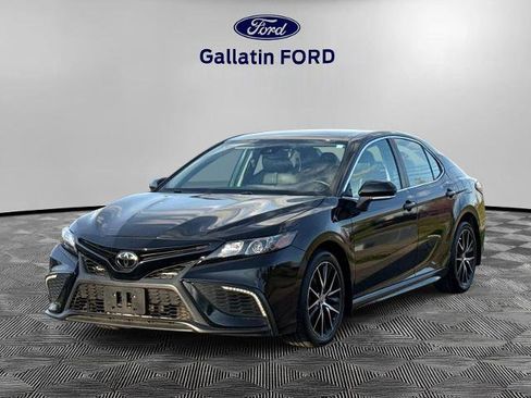 Used 2023 Toyota Camry SE image 1