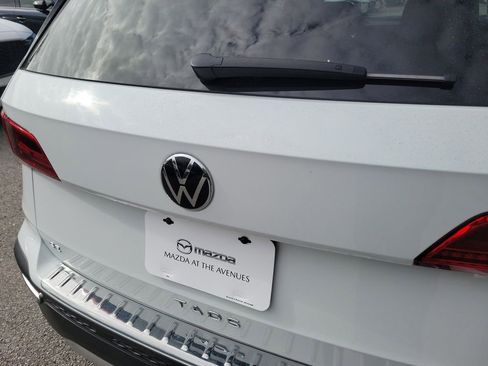 Used 2023 Volkswagen Taos SE w/ Panoramic Sunroof Package image 15