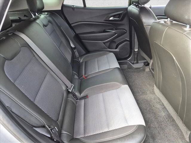 Used 2025 Chevrolet Trax LT FWD image 25