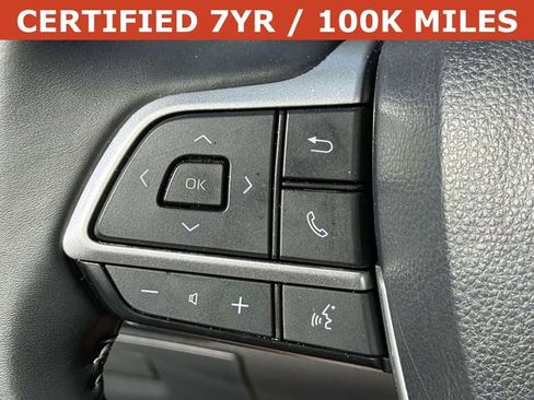 Used 2024 Toyota Highlander XLE FWD image 25