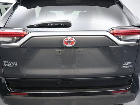Used 2020 Toyota RAV4 XSE image 12