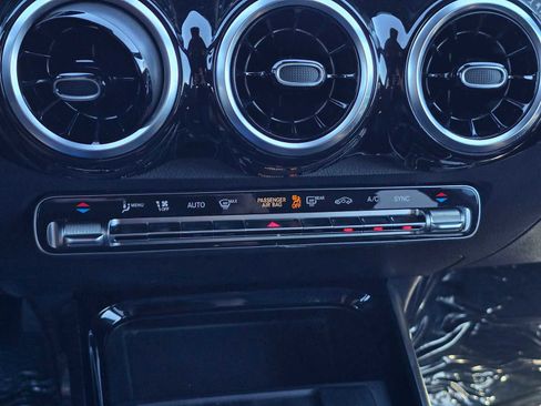 Used 2026 Mercedes-Benz GLB 250 image 28