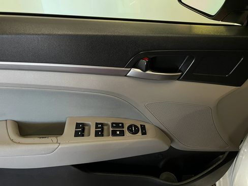 Used 2017 Hyundai Elantra SE FWD image 14