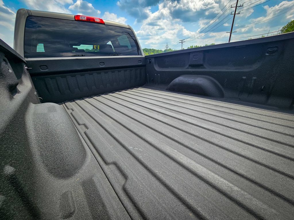 Used 2017 GMC Sierra 1500 SLE w/ SLE Value Package AWD/4WD image 5