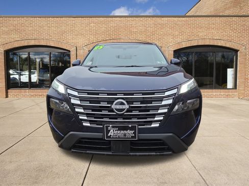 Used 2025 Nissan Rogue SV image 9