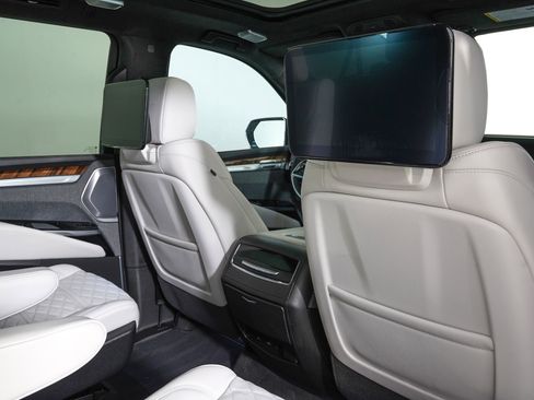 Used 2026 Cadillac Escalade ESV Platinum Sport w/ LPO, ONYX Package AWD/4WD image 10