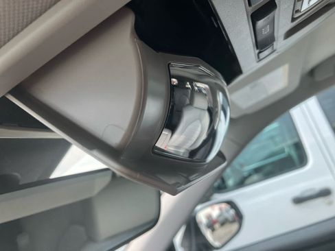 Used 2020 Toyota Highlander XLE AWD/4WD image 21