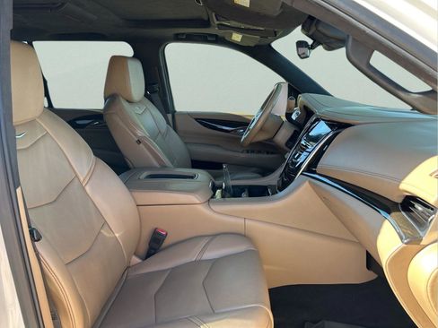 Used 2018 Cadillac Escalade ESV Platinum image 11