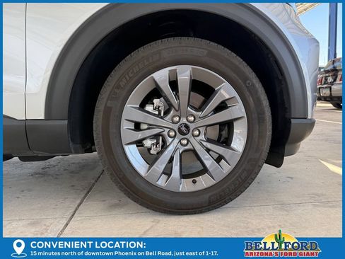 Used 2023 Ford Explorer XLT w/ Equipment Group 202A AWD/4WD image 8