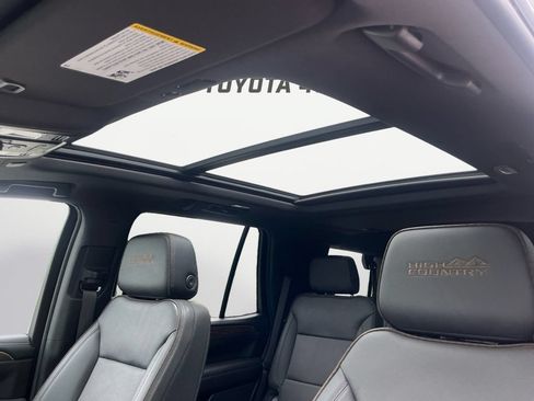 Used 2024 Chevrolet Tahoe High Country AWD/4WD image 9