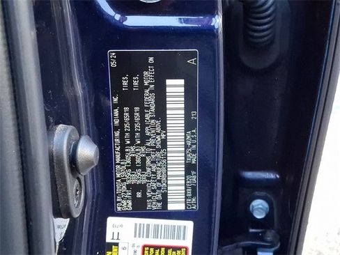 Certified 2024 Toyota Highlander XLE image 29